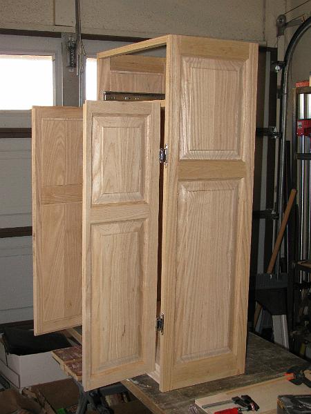 IMG_1327.JPG - The doors even open and close.