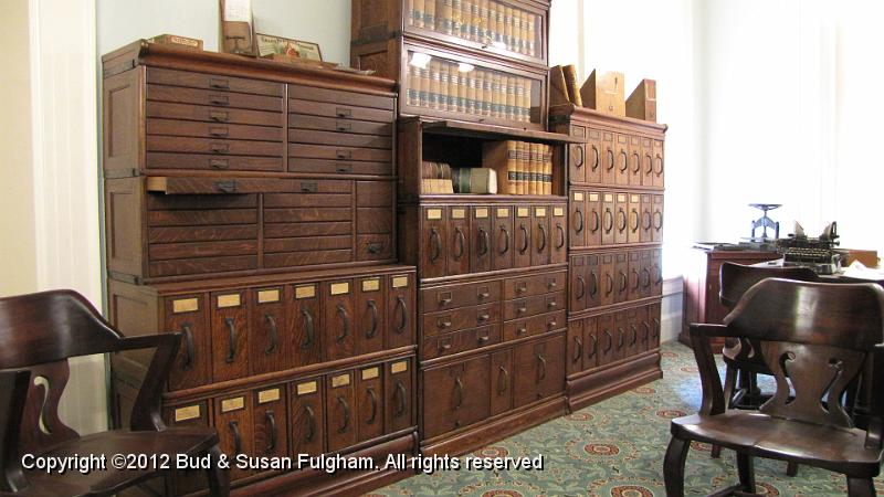 IMG_7200.JPG - Original modular furniture from ca 1902.  These are in the Old Florida Capitol Buiding.....Secretary's and Stenographer's office.  They appear to be quarter-sawn white oak.